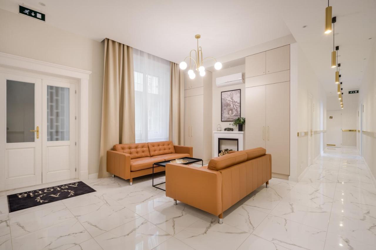 Astoria Boutique Suites- Best Location By Bqa บูดาเปสต์ ภายนอก รูปภาพ
