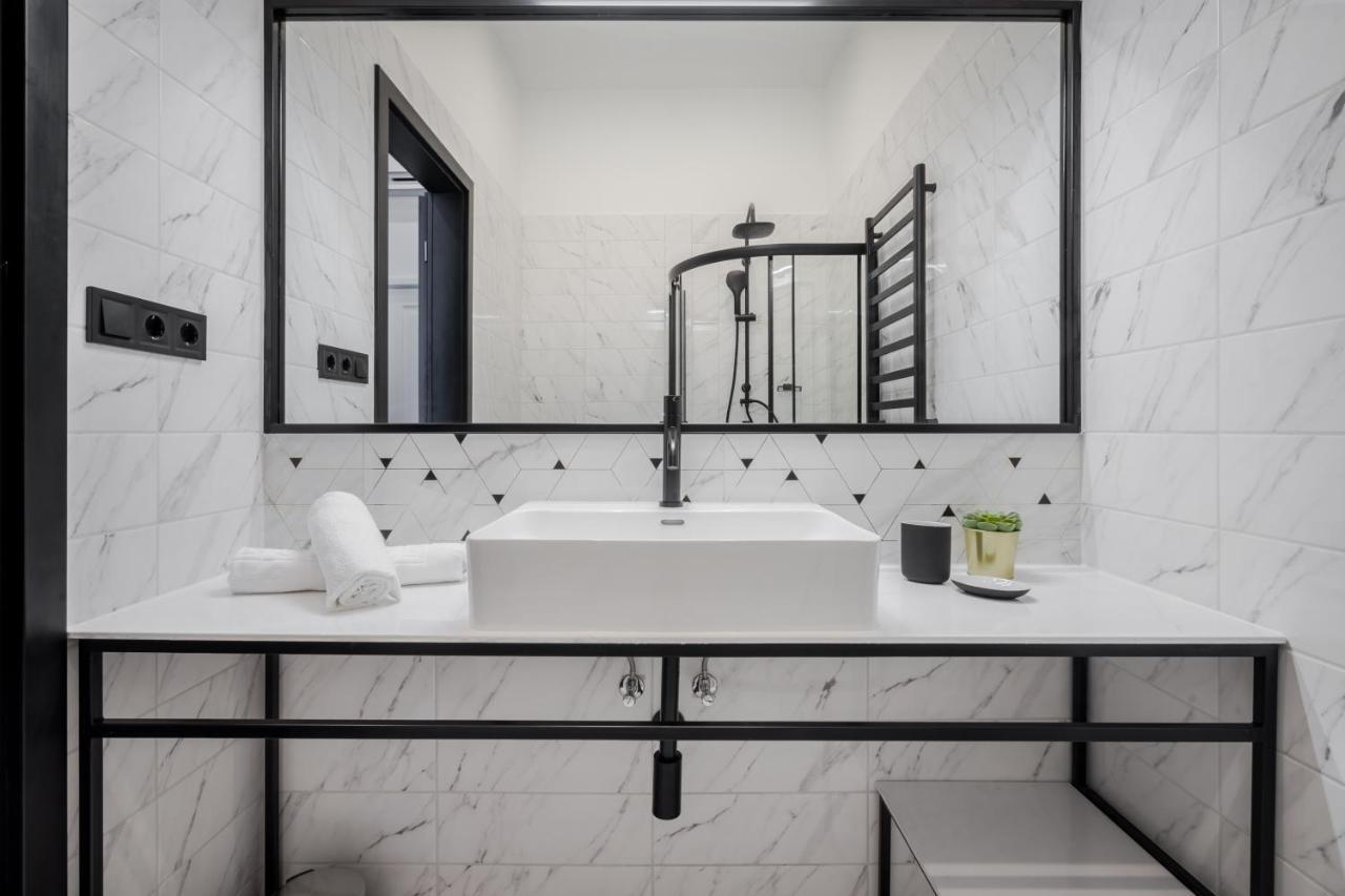 Astoria Boutique Suites- Best Location By Bqa บูดาเปสต์ ภายนอก รูปภาพ