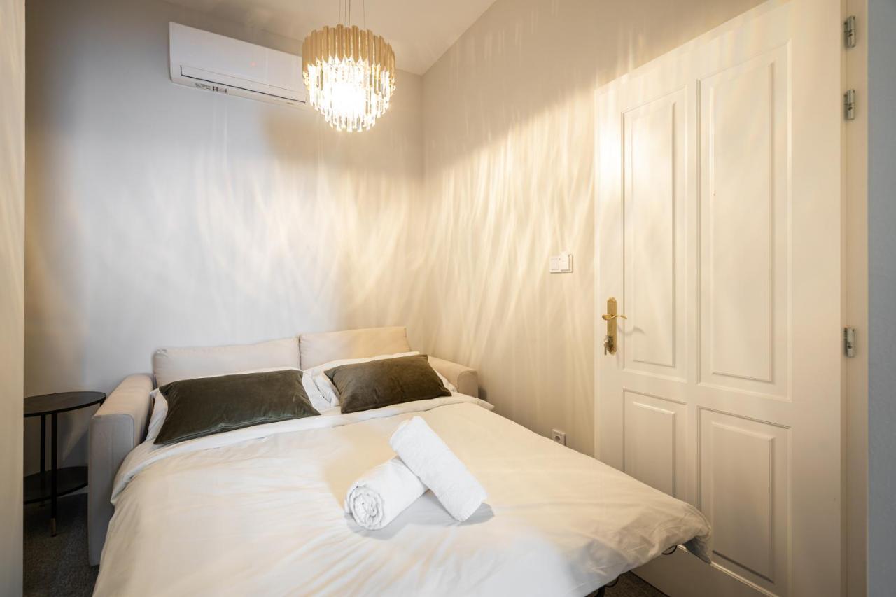 Astoria Boutique Suites- Best Location By Bqa บูดาเปสต์ ภายนอก รูปภาพ